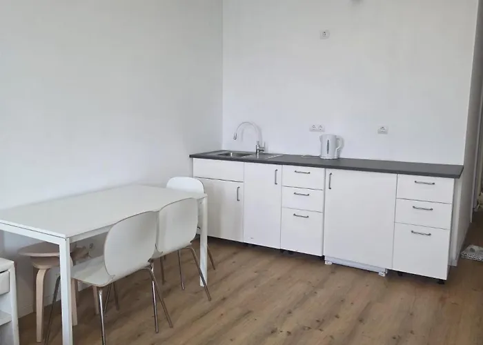 Westbahnhof 1 Apartman Bécs